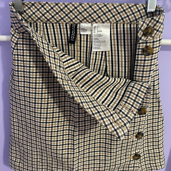 H&M Side Button Pattern Skirt (Beige, Black and White) - Picture 3 of 5